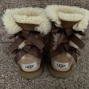 UGG Bailey button